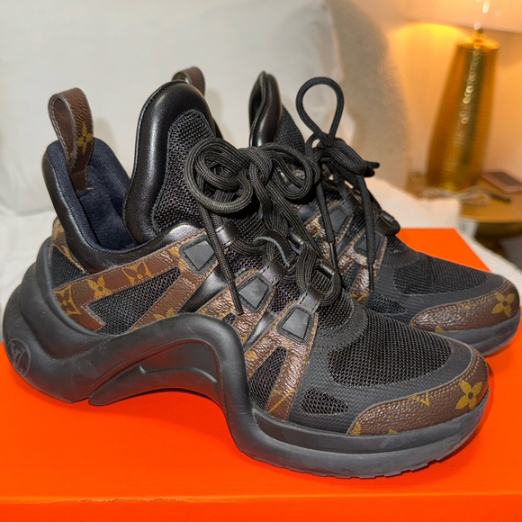 Louis Vuitton sneakers size 37 - Picture 1 of 4